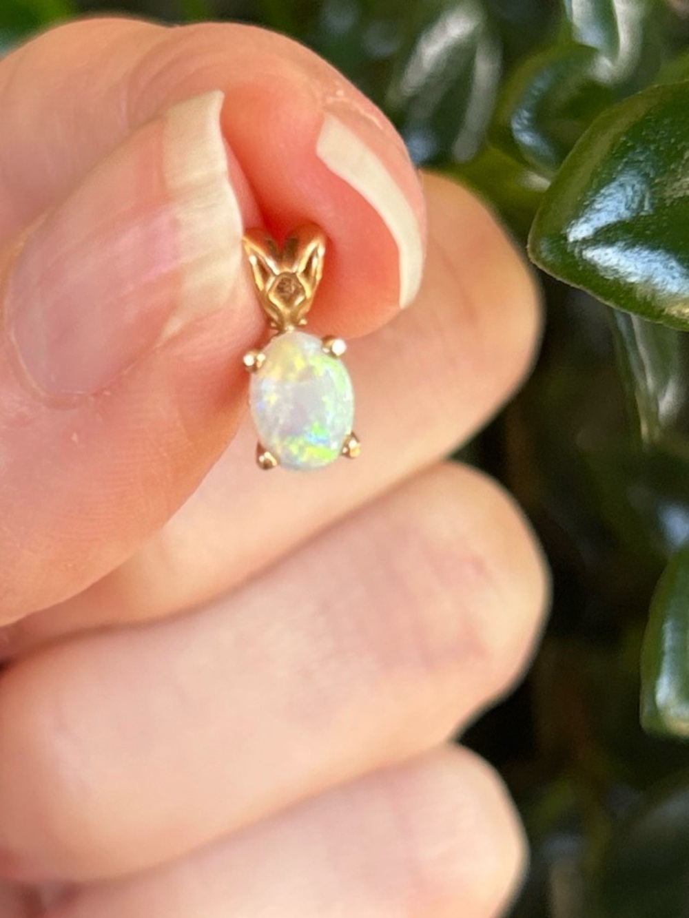 Vintage 14K SOLID GOLD and Genuine Opal Pendant